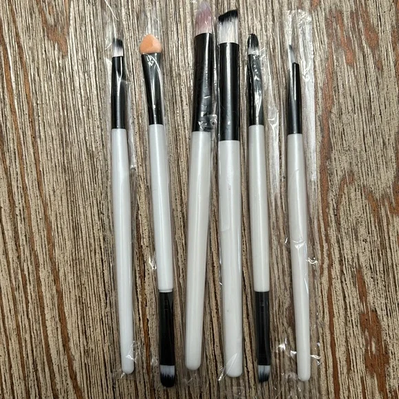 NEW 17 pcs White Makeup Brush Set - Picture 2 of 4
